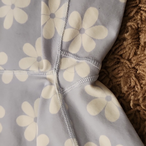 Levis womans floral print bike shorts size medium - Picture 6 of 7